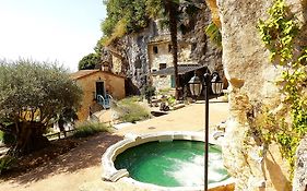 Chez Les Grottes
